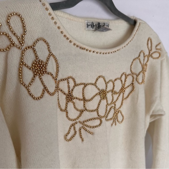 Vintage cream gold flower embellished sweater - Picture 3 of 6